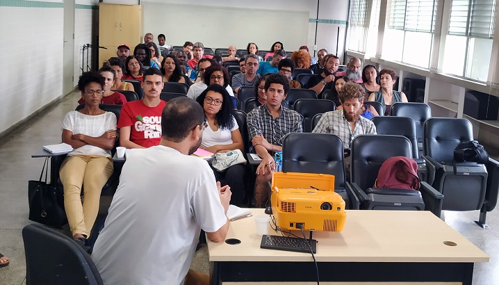 auditório cheio na palestra "Pensamento decolonial"  no campus São Gonçalo